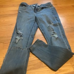 Levi Strauss mid ride skinny jeans. Light colored. Detailed knees. Size w27 l30
